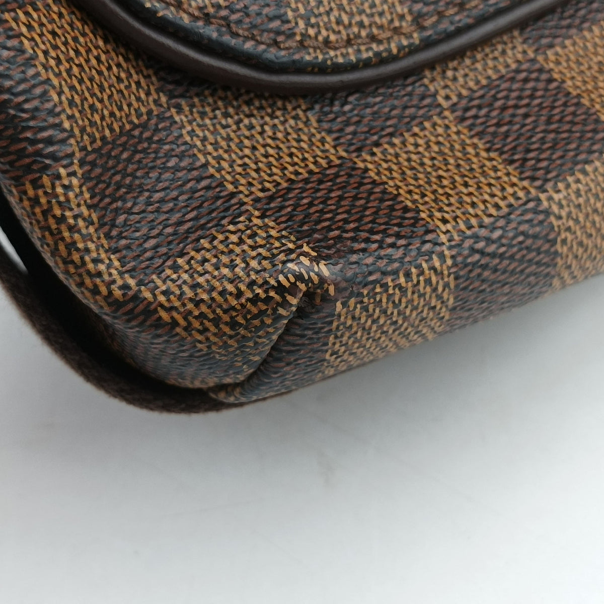 Pre-owned Louis Vuitton District MM EBENE Damier Canvas N41212 shoulderbag | stylenewstar