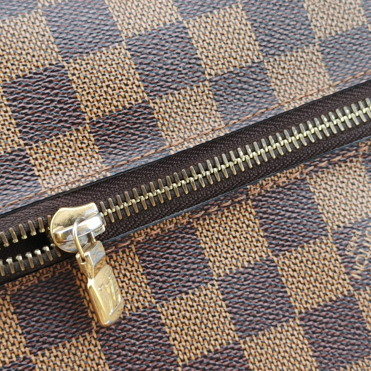 Pre-owned Louis Vuitton District MM EBENE Damier Canvas N41212 shoulderbag | stylenewstar