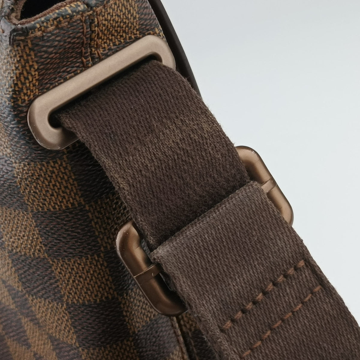 Pre-owned Louis Vuitton District MM EBENE Damier Canvas N41212 shoulderbag | stylenewstar