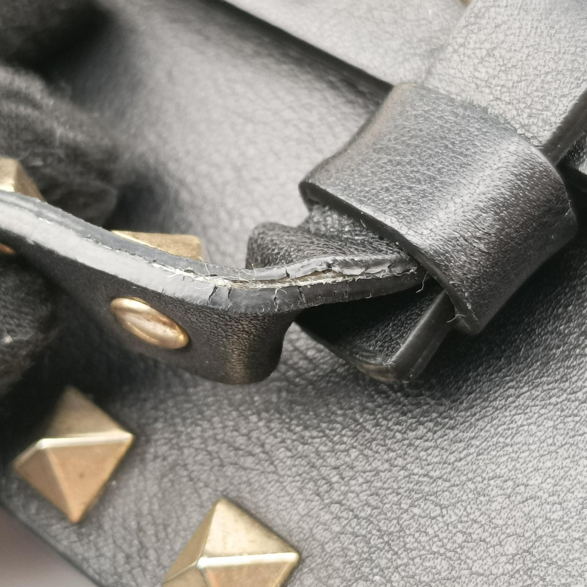 Pre-owned Valentino Rockstud Black Leather  shoulderbag | stylenewstar