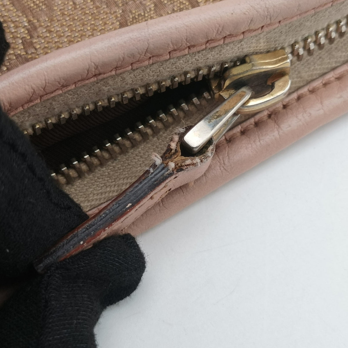 Pre-owned Gucci Abbey Pink canvas 131326 shoulderbag | stylenewstar