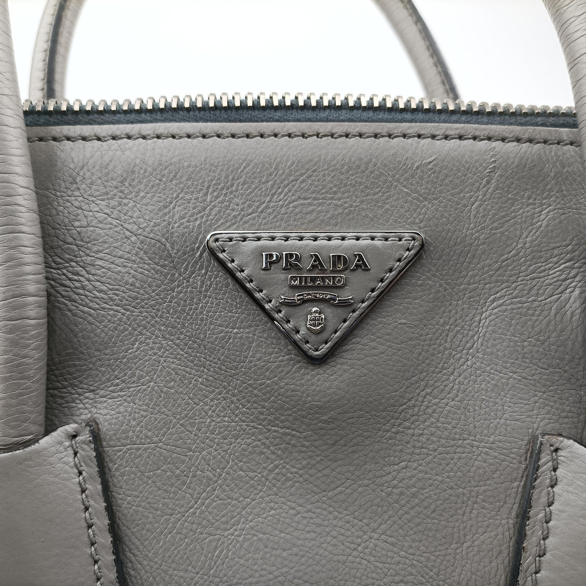Pre-owned Prada Glace Twin Pocket Tote Grey leather B2625M handbag | stylenewstar