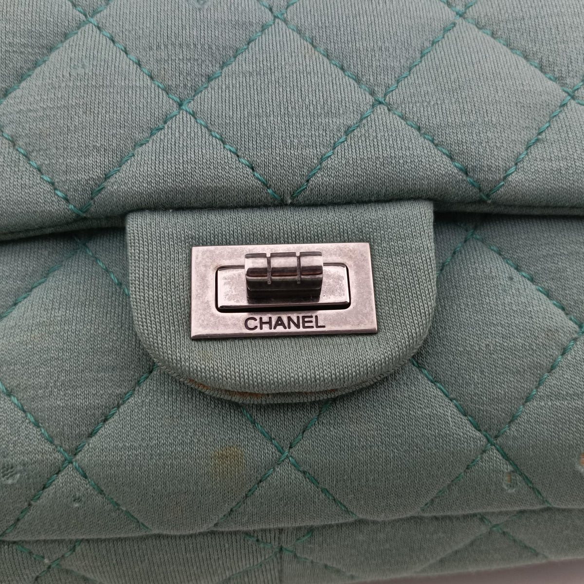 Secondhand Chanel 2.55 Matelasse Green Fabric A66985 shoulderbag | stylenewstar