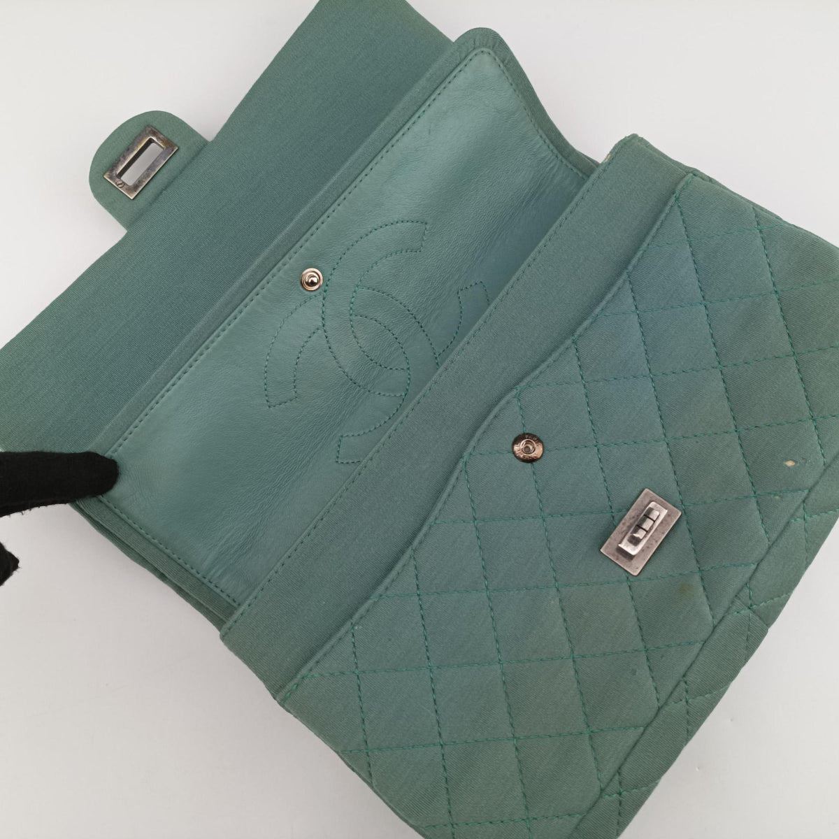 Secondhand Chanel 2.55 Matelasse Green Fabric A66985 shoulderbag | stylenewstar