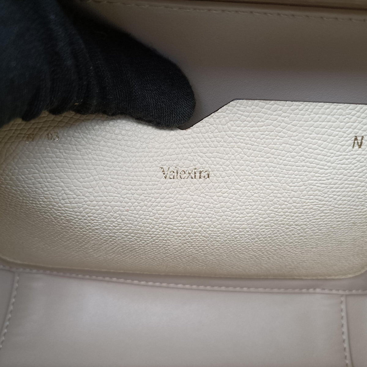 Vintage Valextra Serie Esse Mini White Leather  shoulderbag | stylenewstar