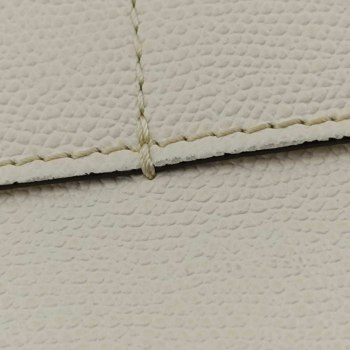 Vintage Valextra Serie Esse Mini White Leather  shoulderbag | stylenewstar