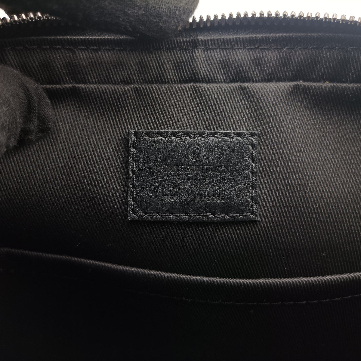 Pre-owned Louis Vuitton Trio Messenger Gris Monogram Shadow M46603 shoulderbag | stylenewstar
