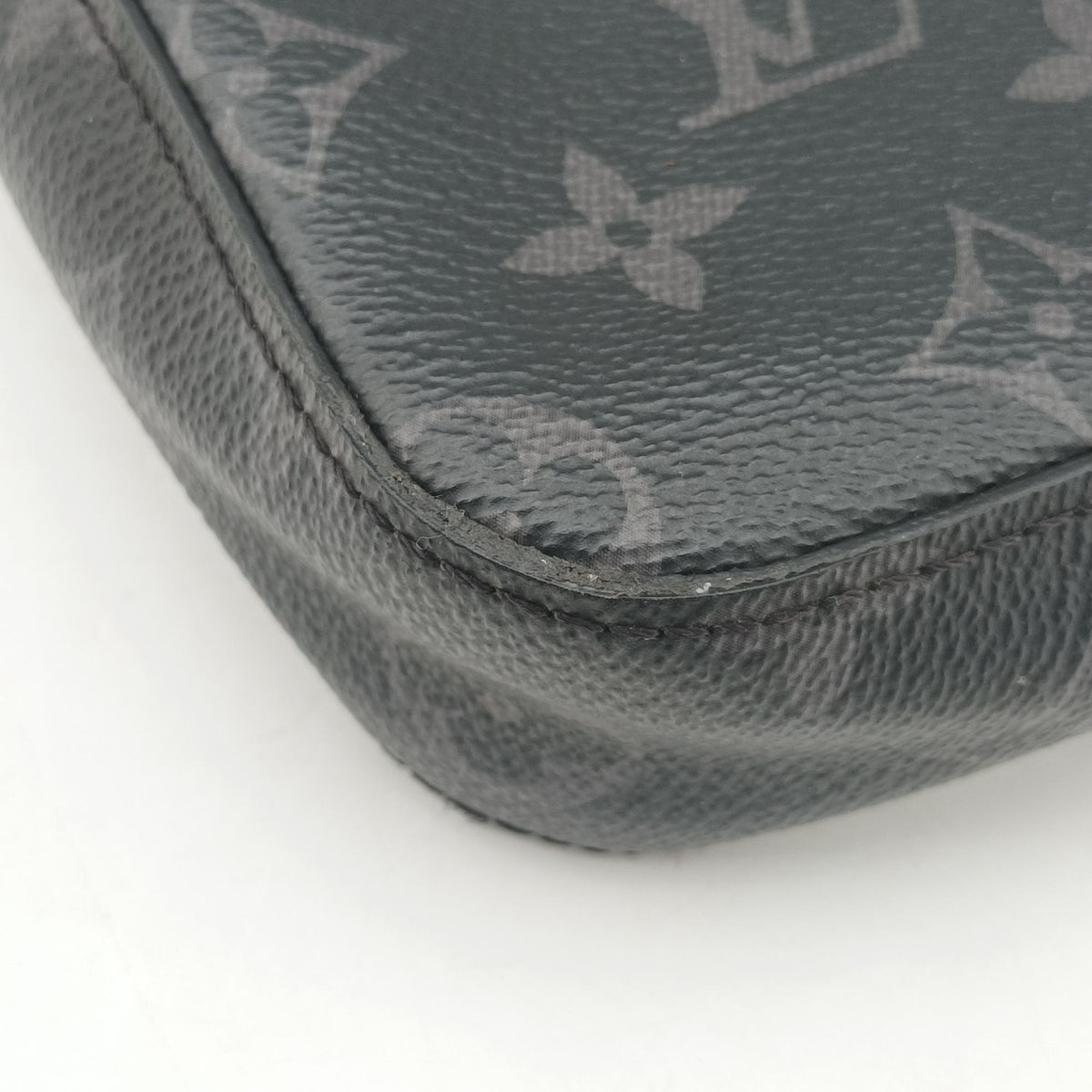 Pre-owned Louis Vuitton Trio Messenger Gris Monogram Shadow M46603 shoulderbag | stylenewstar