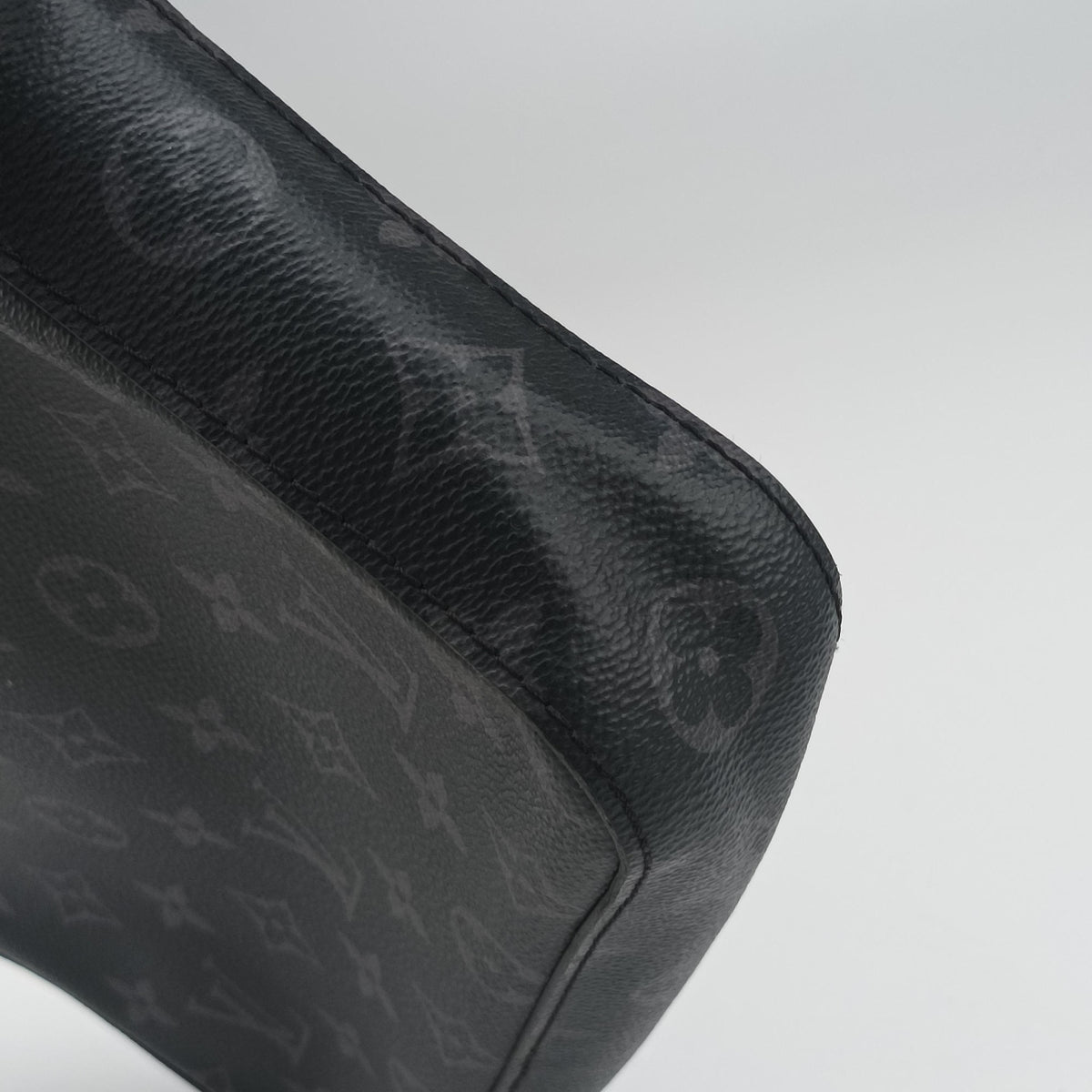 Pre-owned Louis Vuitton Trio Messenger Gris Monogram Shadow M46603 shoulderbag | stylenewstar
