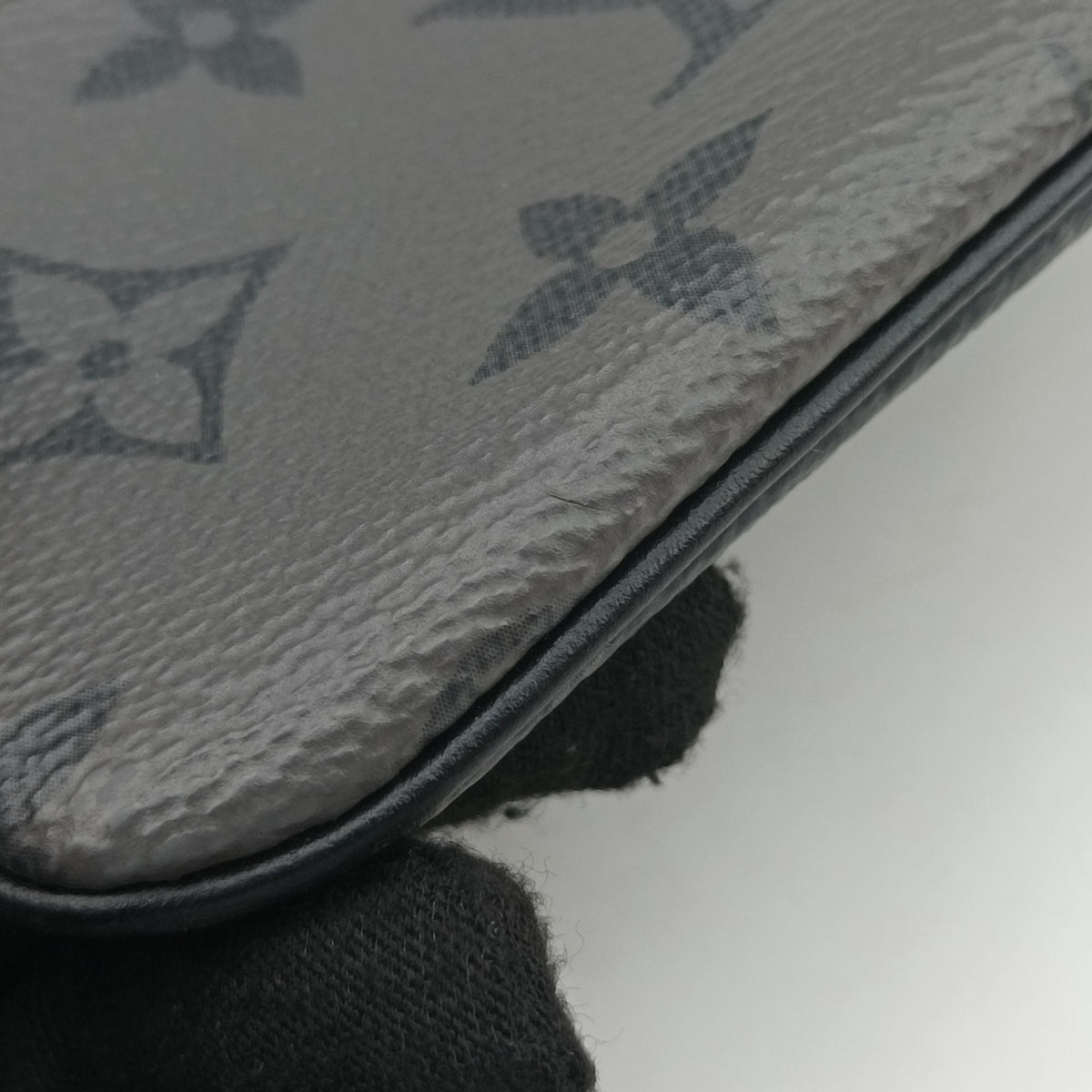 Pre-owned Louis Vuitton Trio Messenger Gris Monogram Shadow M46603 shoulderbag | stylenewstar