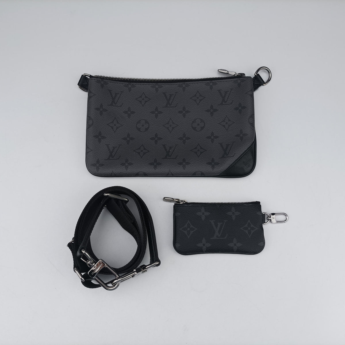 Pre-owned Louis Vuitton Trio Messenger Gris Monogram Shadow M46603 shoulderbag | stylenewstar