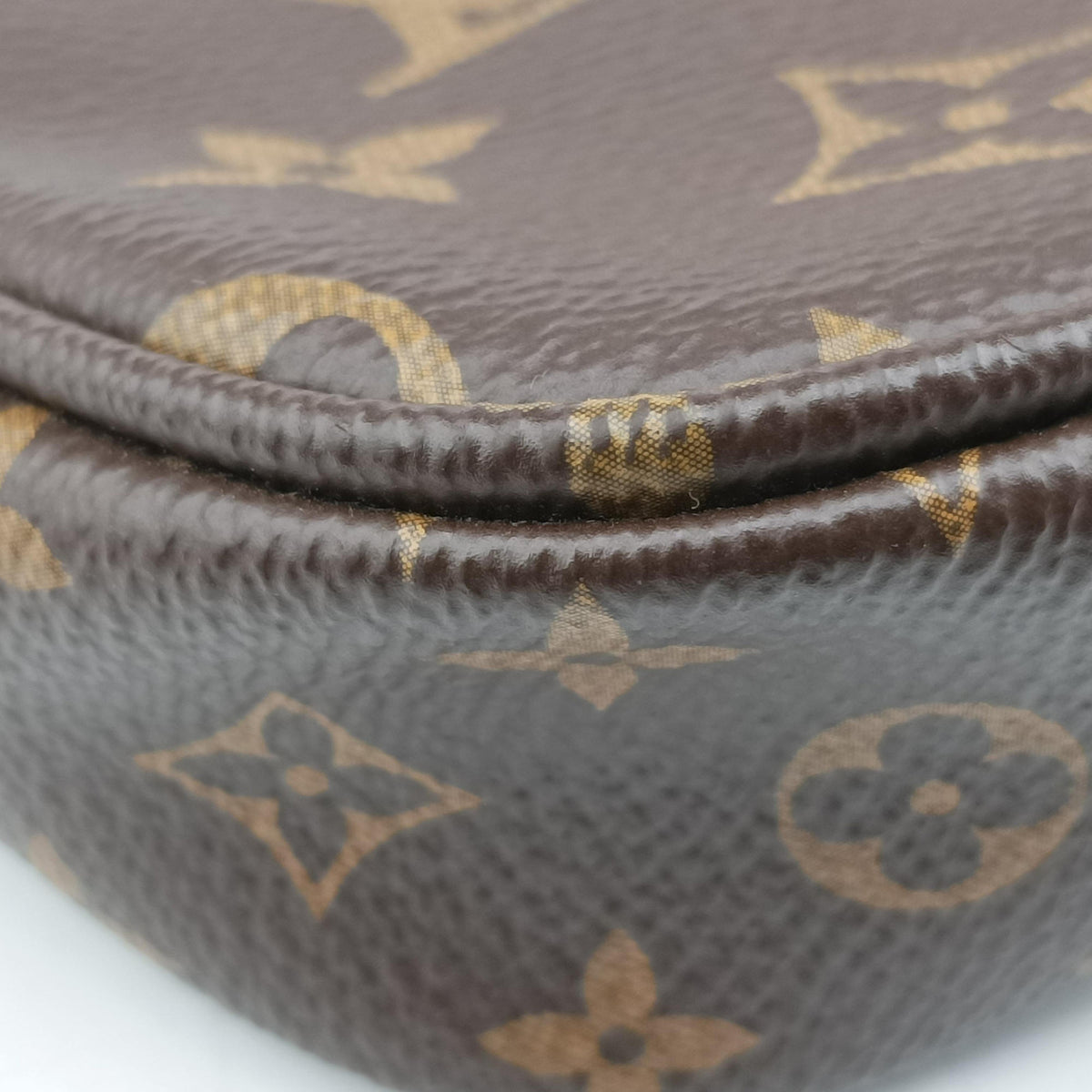 Secondhand Louis Vuitton MULTI POCHETTE ACCESSOIRES brown×khaki Monogram Canvas M44813 shoulderbag | stylenewstar