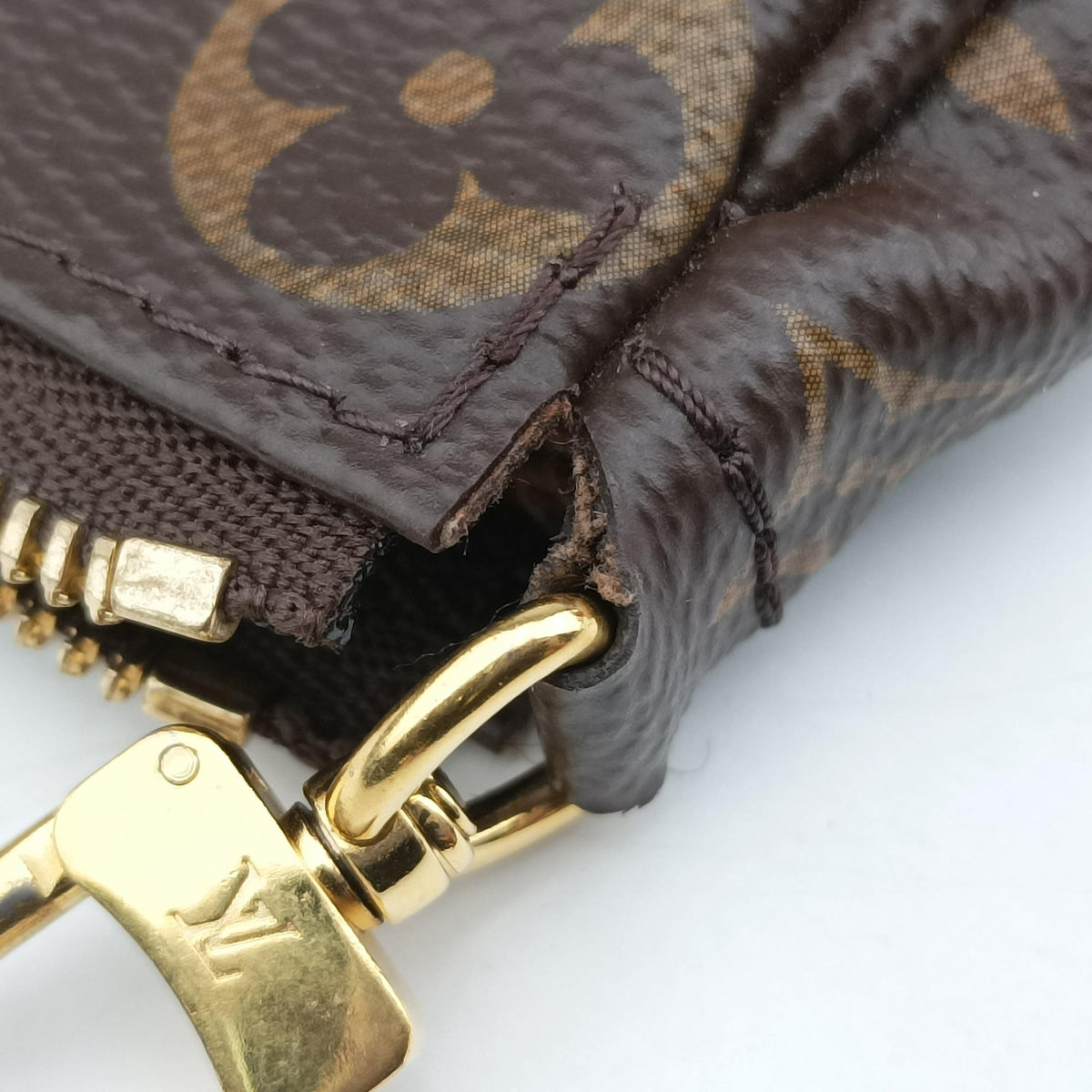 Secondhand Louis Vuitton MULTI POCHETTE ACCESSOIRES brown×khaki Monogram Canvas M44813 shoulderbag | stylenewstar