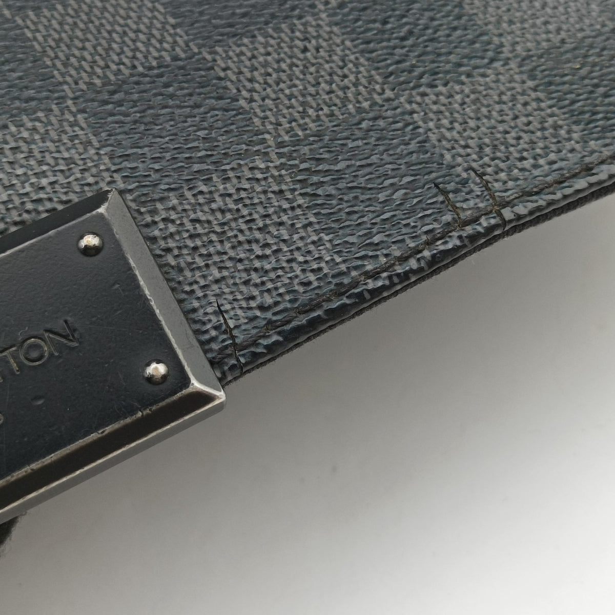 Vintage Louis Vuitton District MM Noir Damier GRAPHITE N41272 shoulderbag | stylenewstar