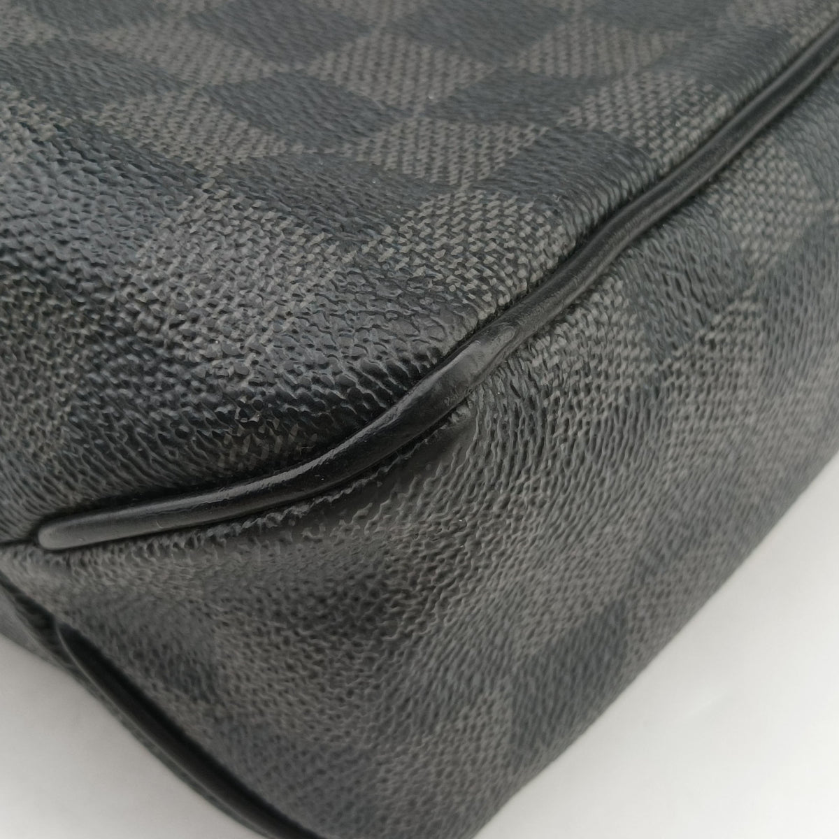 Vintage Louis Vuitton District MM Noir Damier GRAPHITE N41272 shoulderbag | stylenewstar