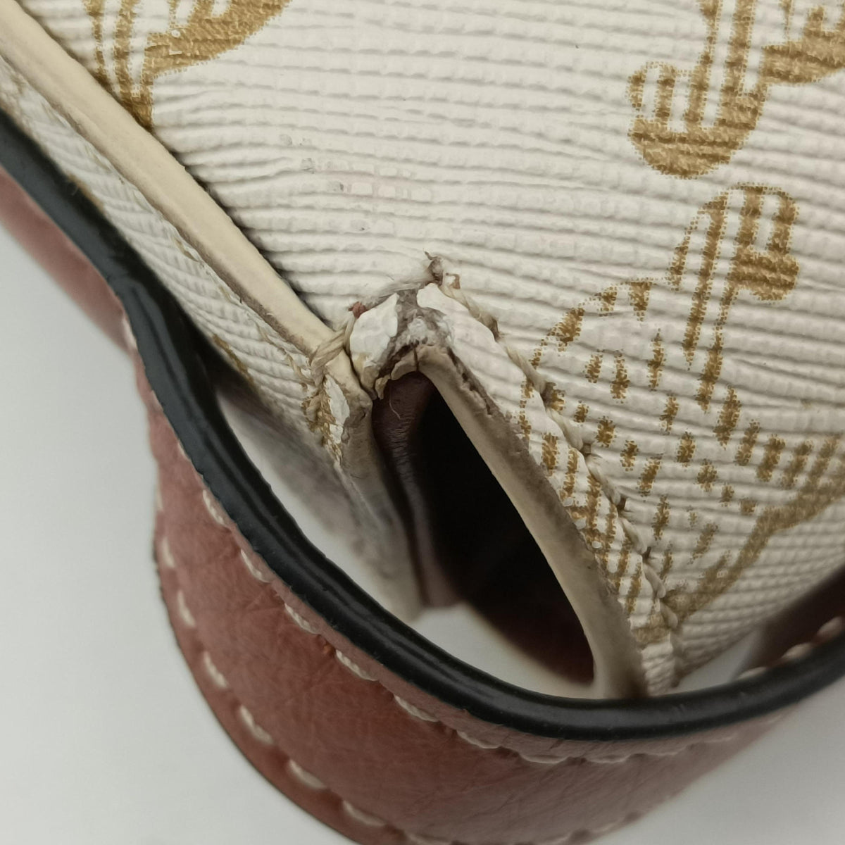 Pre-owned Celine Claude Triomphe White PVC coated canvas  shoulderbag | stylenewstar