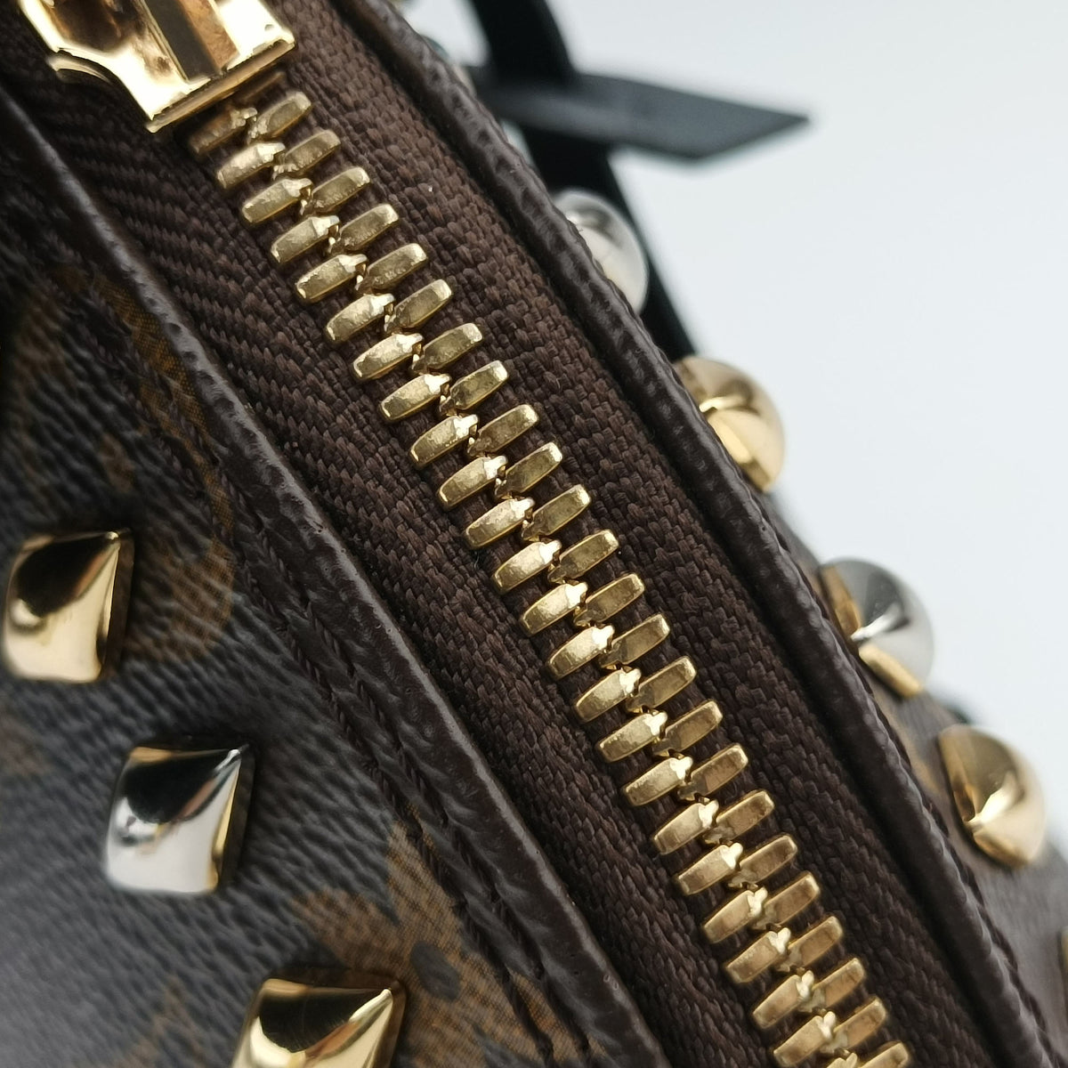 Pre-owned Louis Vuitton Alma PM Brown Monogram Canvas M41579 handbag | stylenewstar