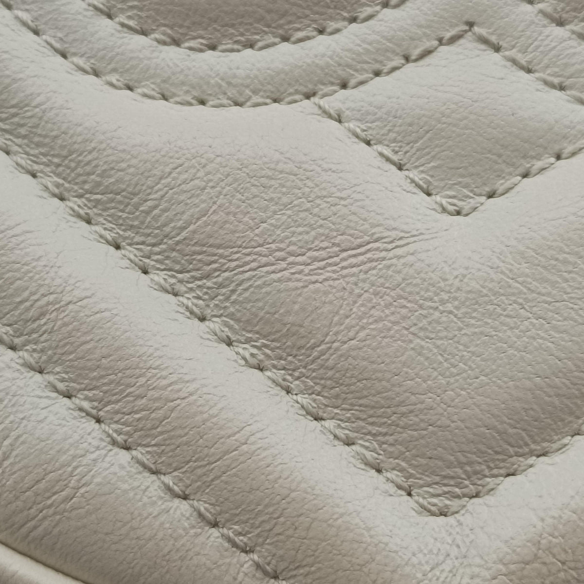Secondhand Gucci GG Marmont White Leather 550154 shoulderbag | stylenewstar