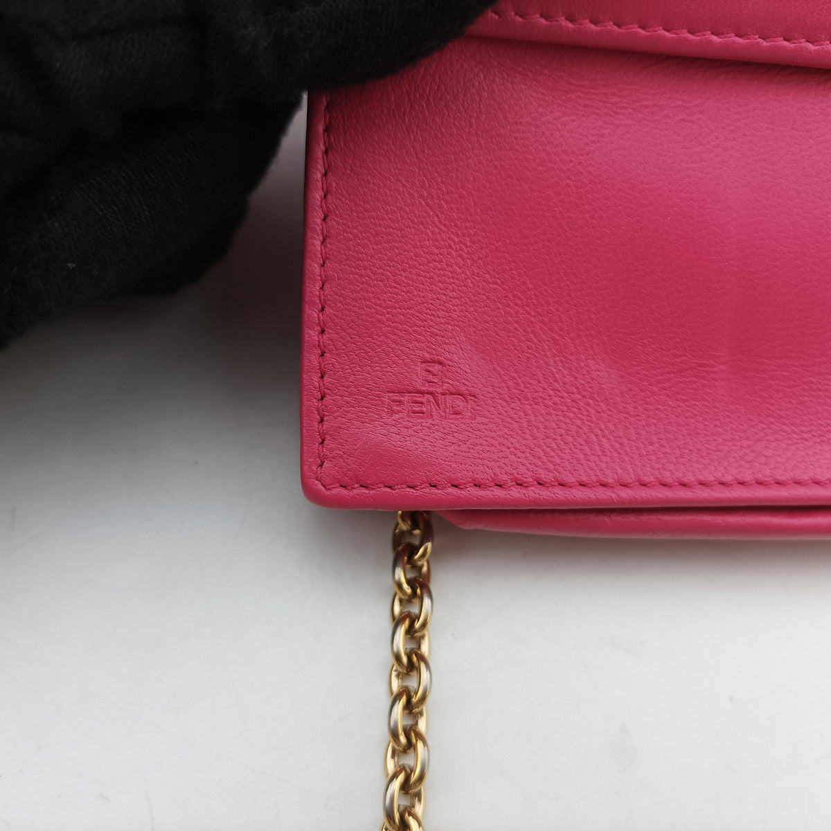 Pre-owned Fendi Embossed Logo Pink lambskin 8M0219 shoulderbag | stylenewstar