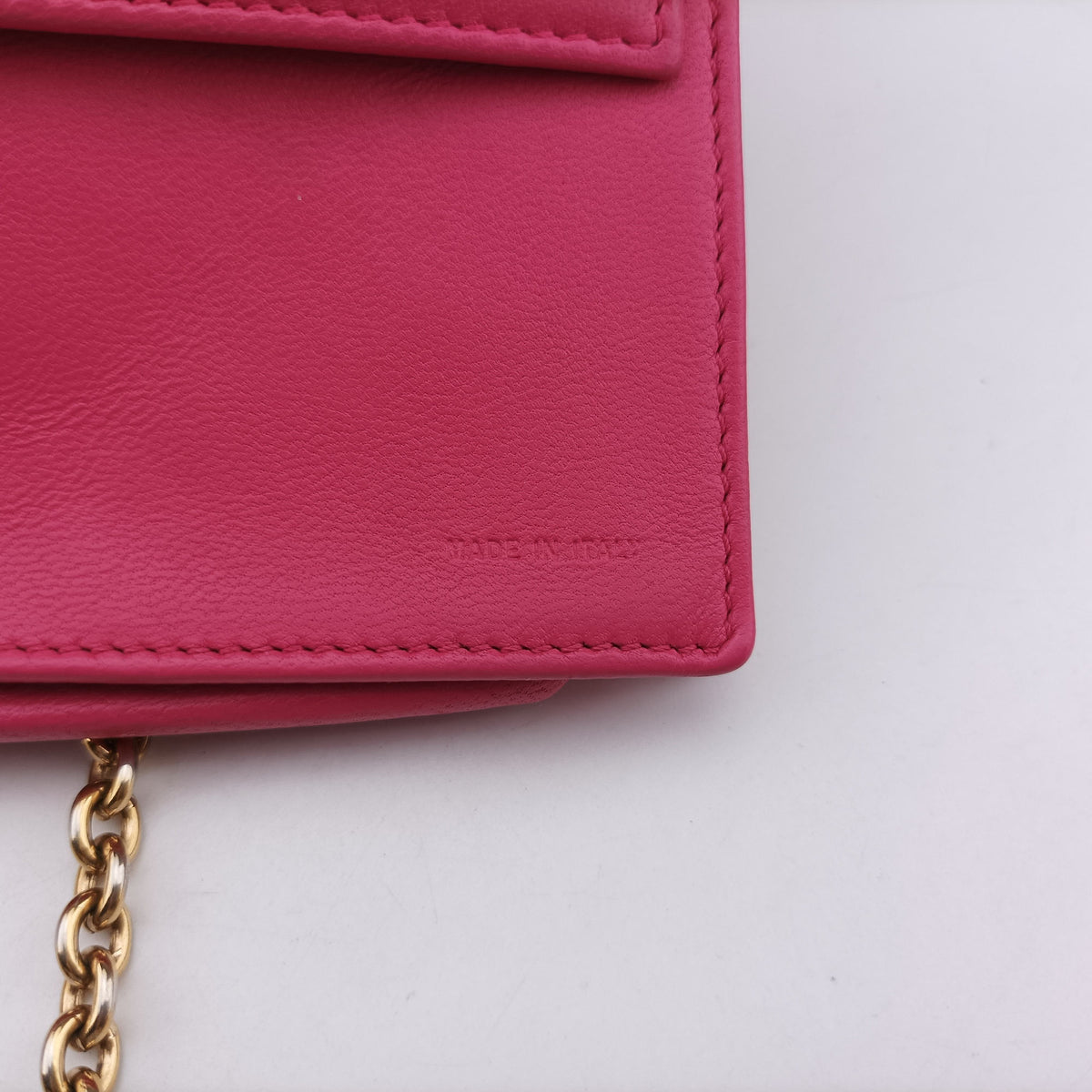 Pre-owned Fendi Embossed Logo Pink lambskin 8M0219 shoulderbag | stylenewstar