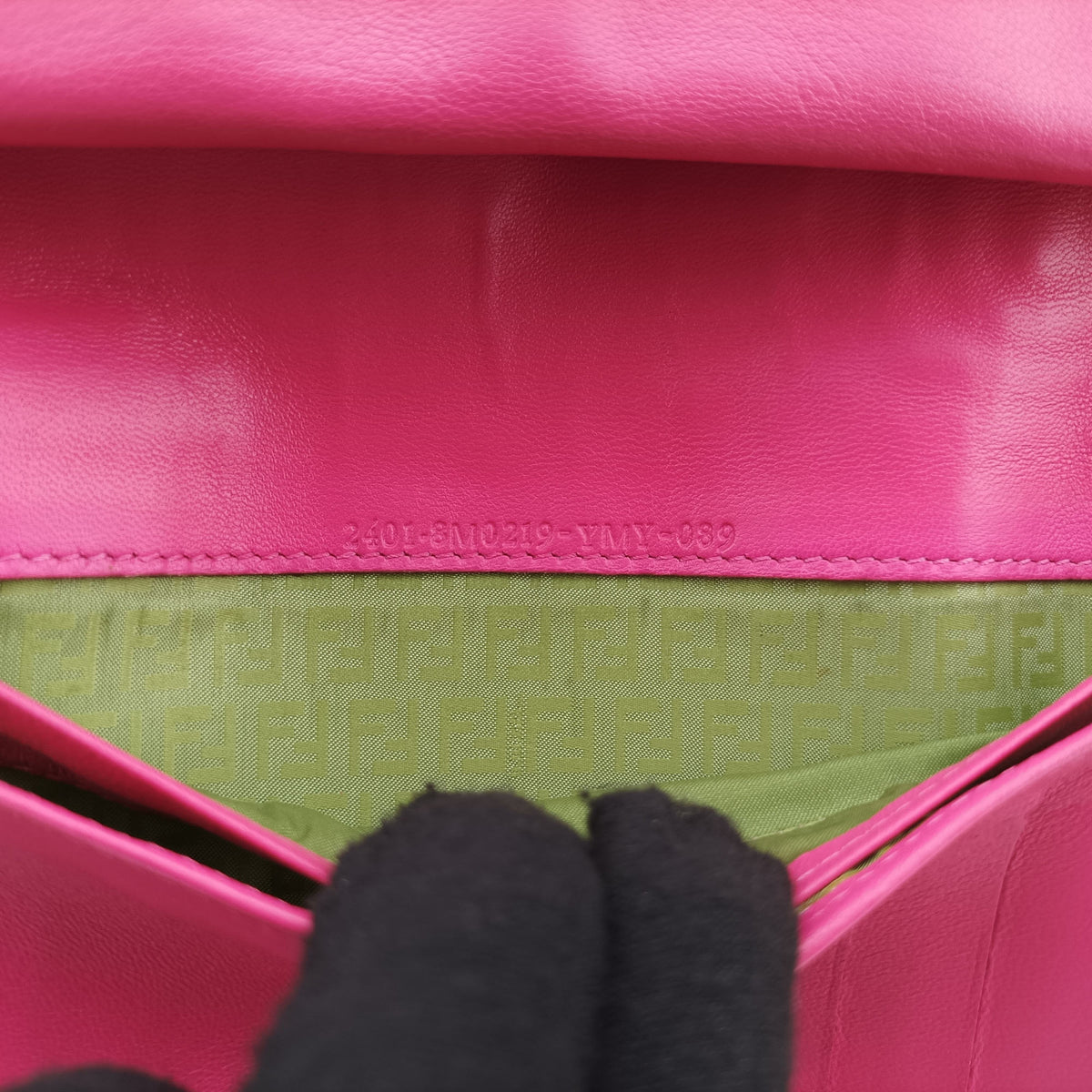Pre-owned Fendi Embossed Logo Pink lambskin 8M0219 shoulderbag | stylenewstar