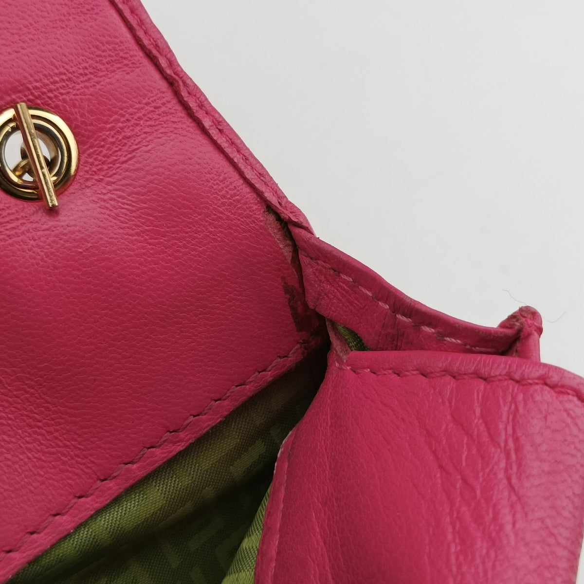 Pre-owned Fendi Embossed Logo Pink lambskin 8M0219 shoulderbag | stylenewstar