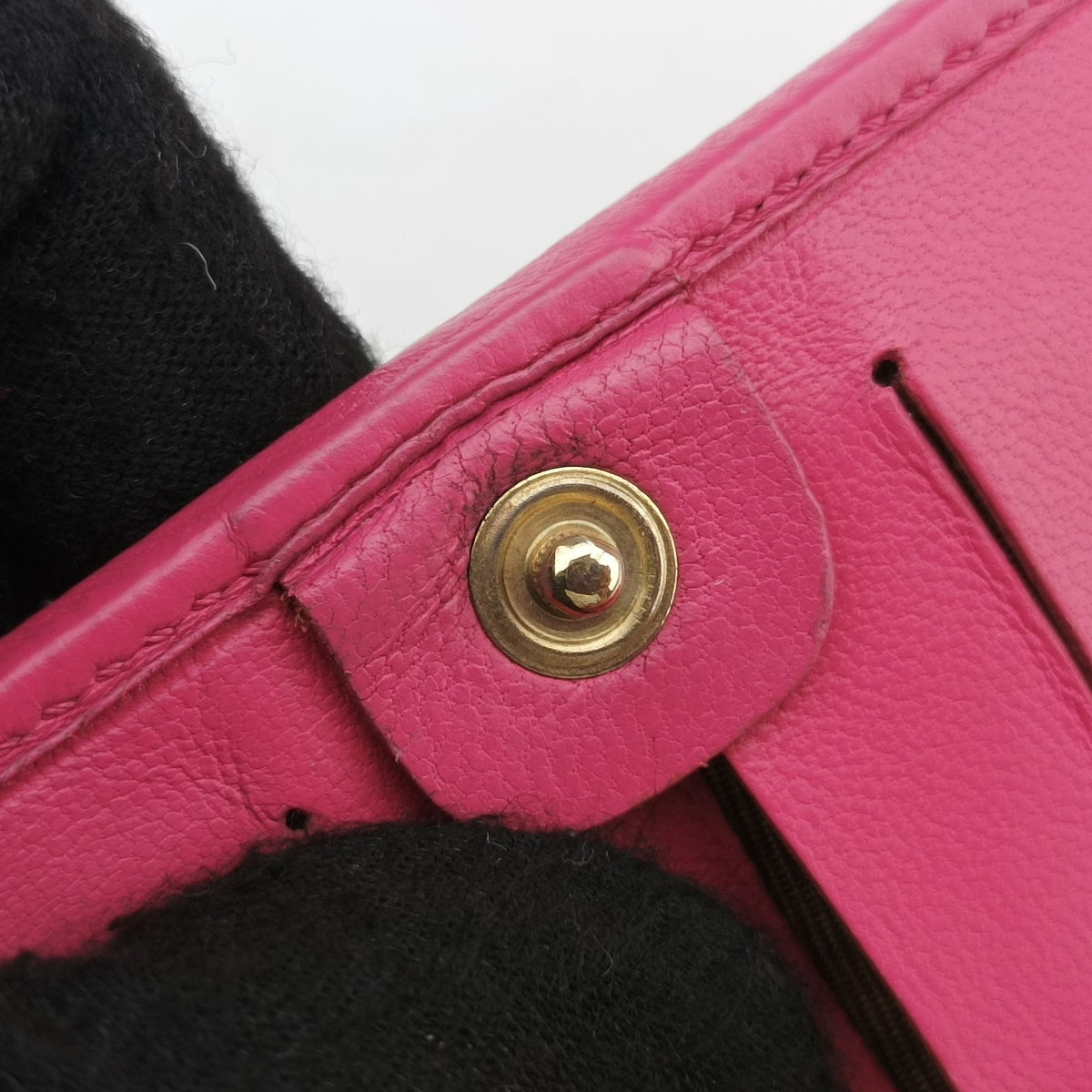 Pre-owned Fendi Embossed Logo Pink lambskin 8M0219 shoulderbag | stylenewstar