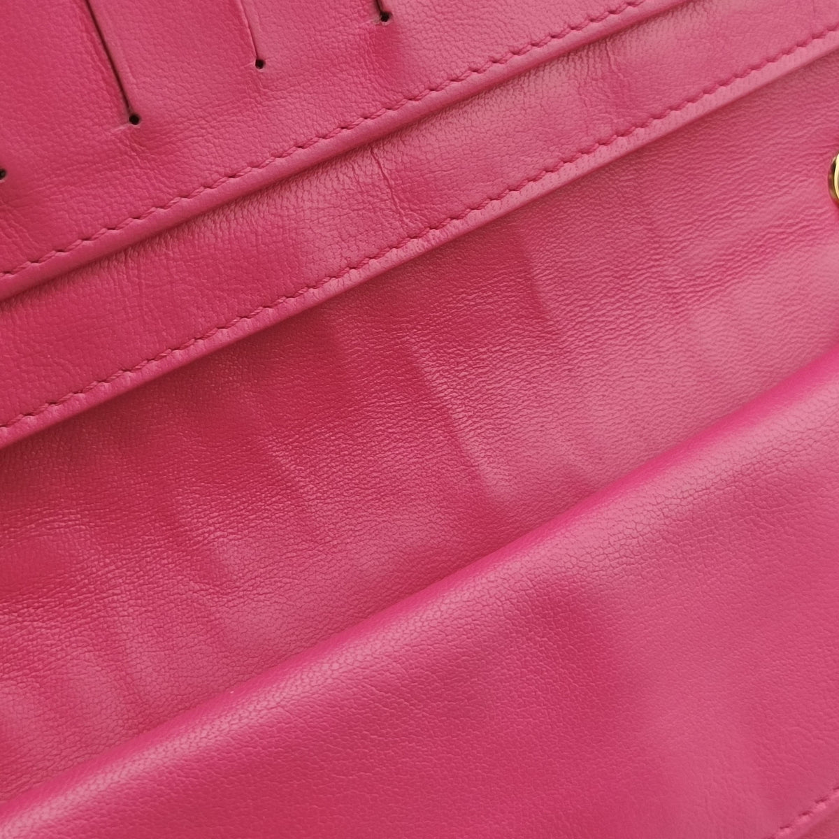 Pre-owned Fendi Embossed Logo Pink lambskin 8M0219 shoulderbag | stylenewstar