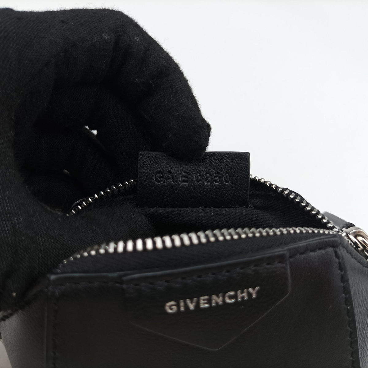 Secondhand Givenchy Antigona Black Leather  shoulderbag | stylenewstar