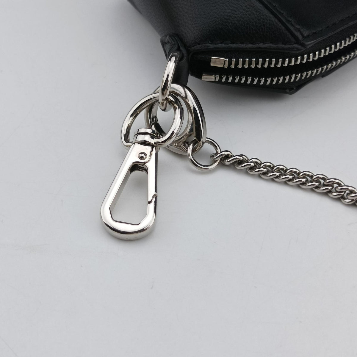 Pre-owned Givenchy Antigona Black Leather  shoulderbag | stylenewstar