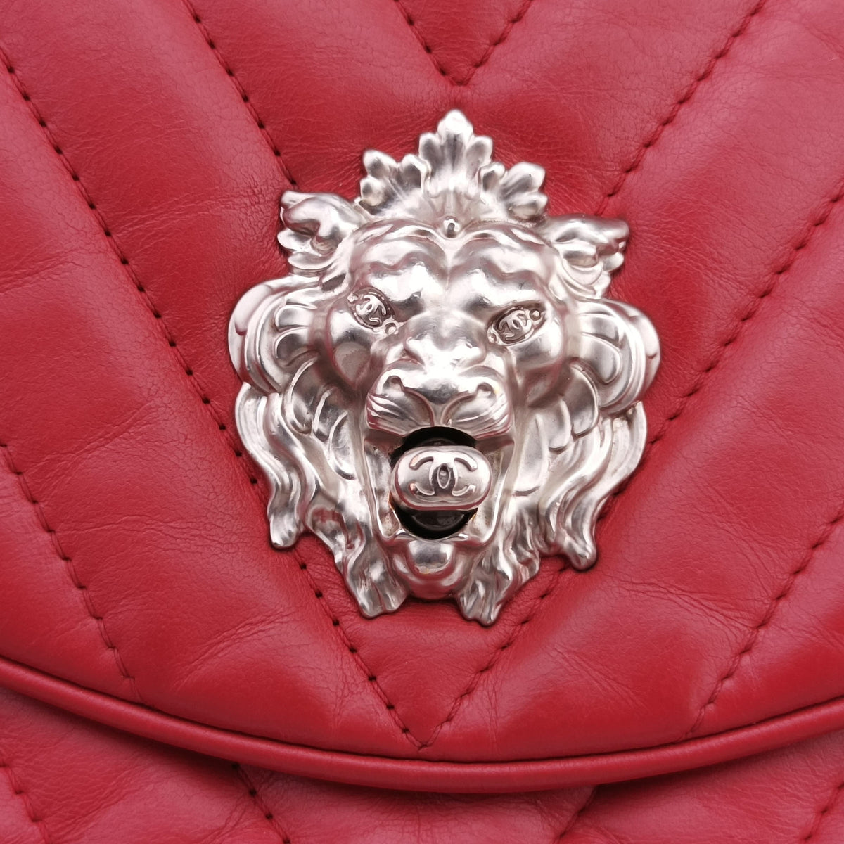 Pre-owned Chanel Chevron Jersey Trim Leo Lion Red Leather A49312 shoulderbag | stylenewstar