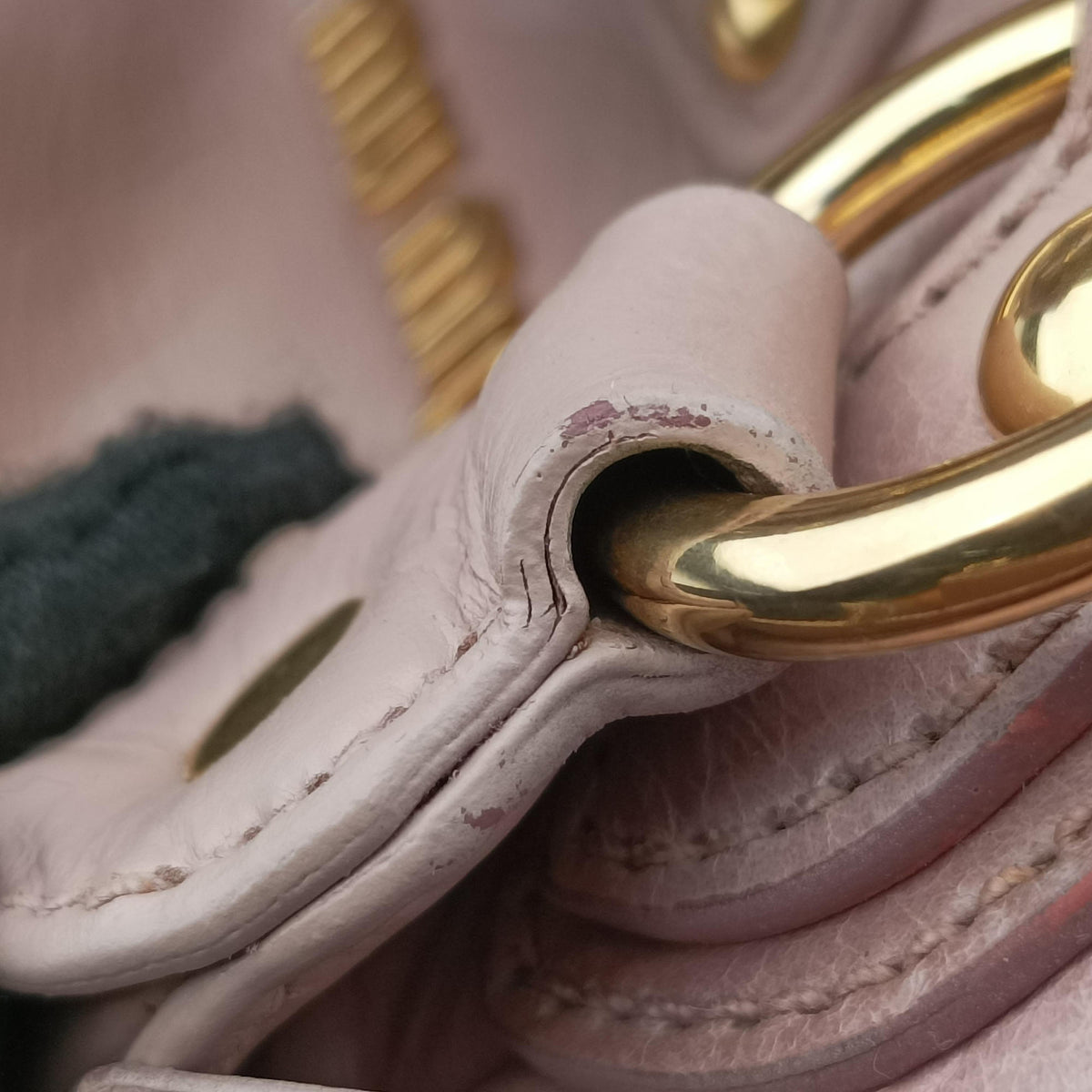 Pre-owned Miu Miu VITELLO LUX Pink Leather  shoulderbag | stylenewstar