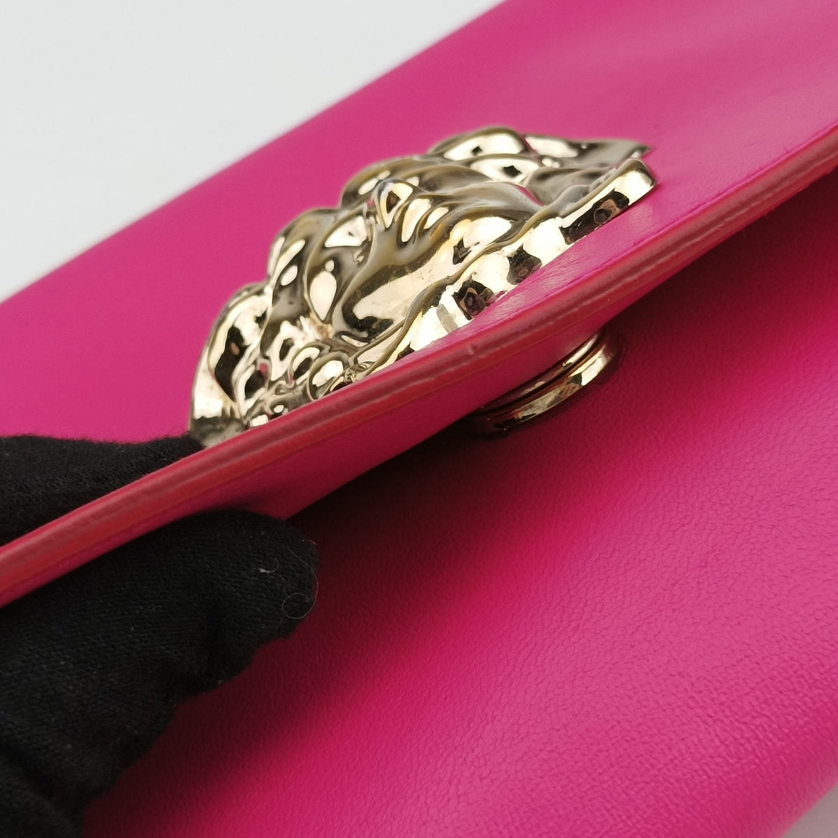 Pre-owned VERSACE La Medusa Rose Leather  shoulderbag | stylenewstar