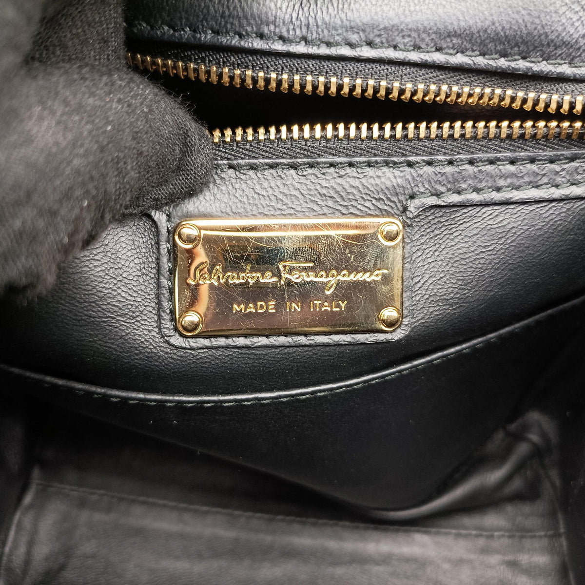Vintage Ferragamo Vara Black x Pink Leather  shoulderbag | stylenewstar