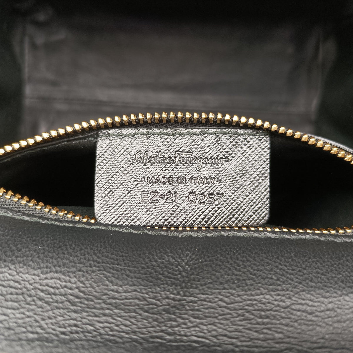 Vintage Ferragamo Vara Black x Pink Leather  shoulderbag | stylenewstar