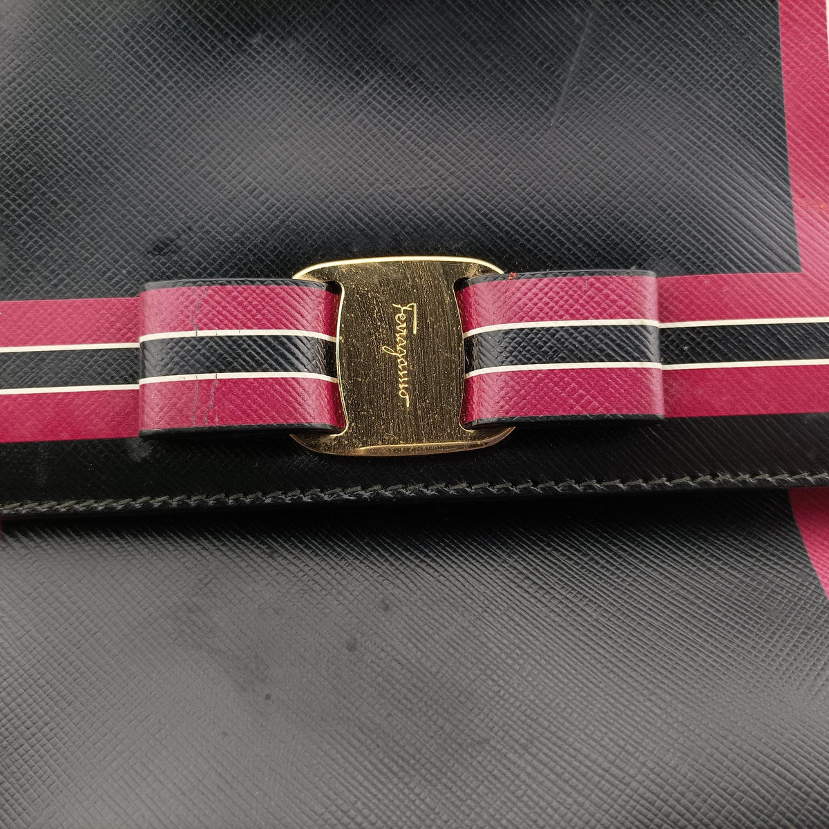 Vintage Ferragamo Vara Black x Pink Leather  shoulderbag | stylenewstar