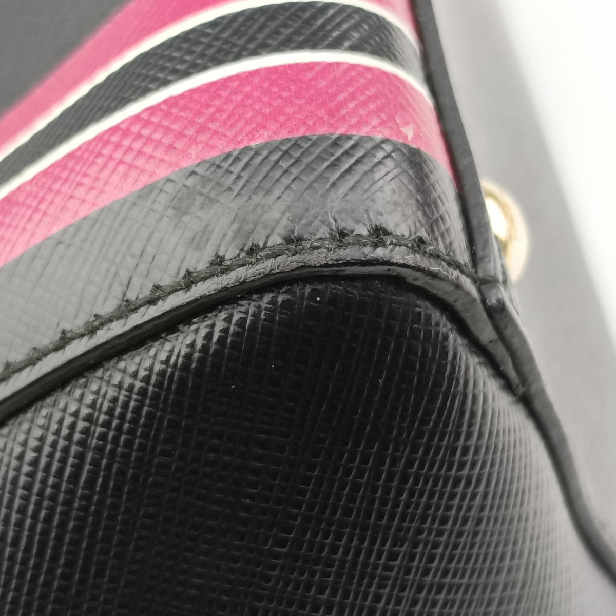 Vintage Ferragamo Vara Black x Pink Leather  shoulderbag | stylenewstar