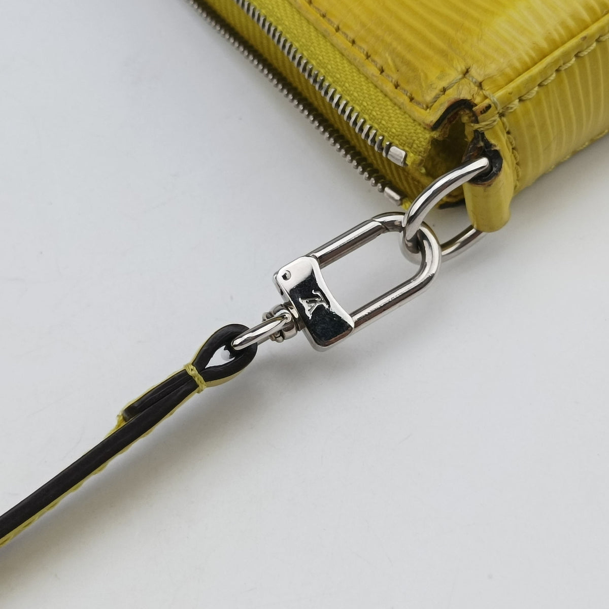 Vintage Louis Vuitton Pochette Accessoires Pistache Epi M40975 handbag | stylenewstar