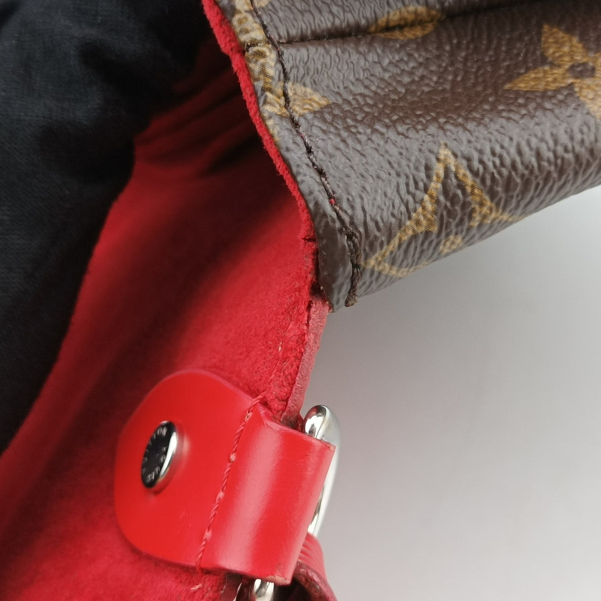 Secondhand Louis Vuitton SAINT MICHEL brown×COQUELICOT Monogram Canvas×calf leather M44031 shoulderbag | stylenewstar