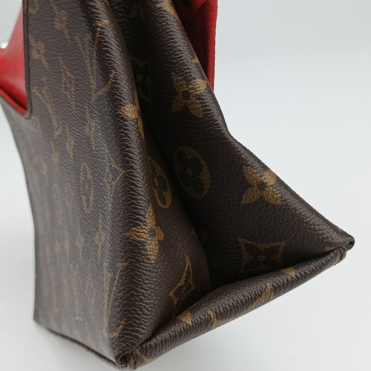 Secondhand Louis Vuitton SAINT MICHEL brown×COQUELICOT Monogram Canvas×calf leather M44031 shoulderbag | stylenewstar