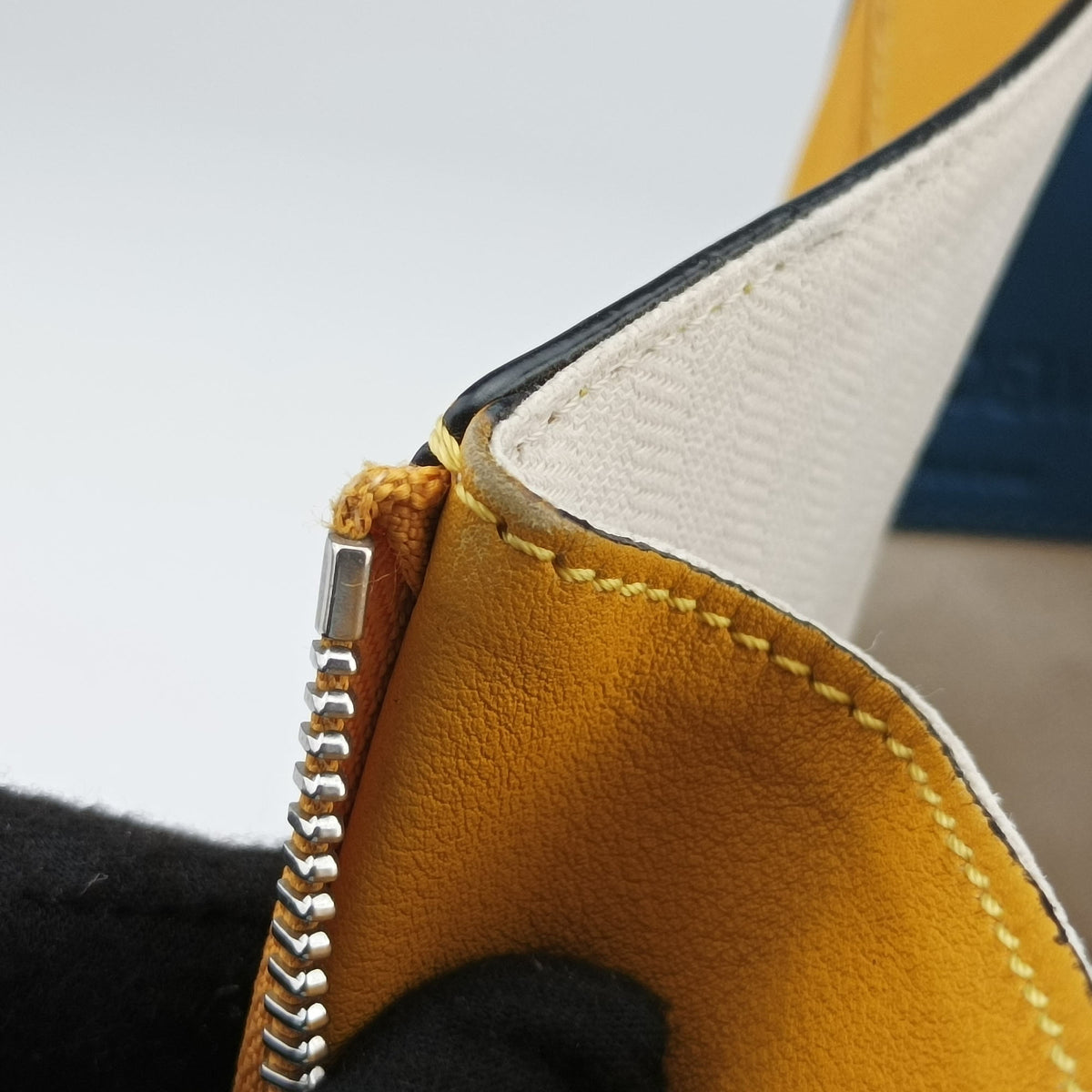 Secondhand Loewe Hammock Yellow Leather  shoulderbag | stylenewstar