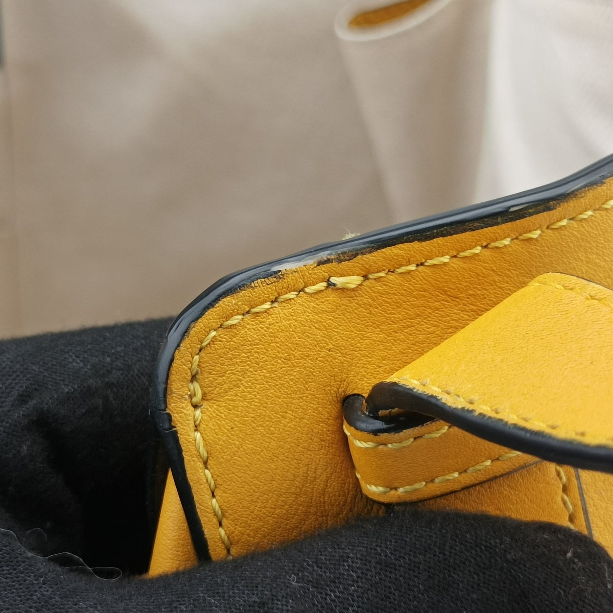 Secondhand Loewe Hammock Yellow Leather  shoulderbag | stylenewstar