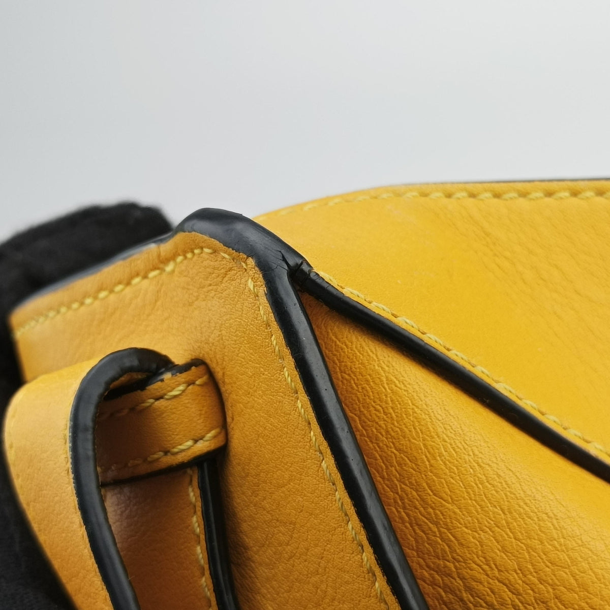 Secondhand Loewe Hammock Yellow Leather  shoulderbag | stylenewstar