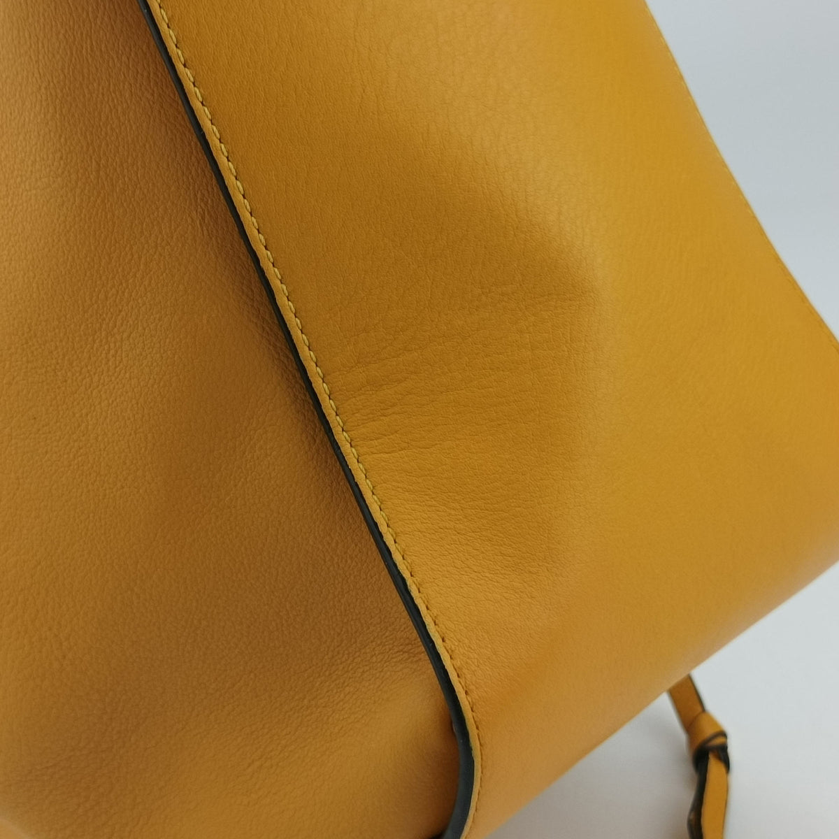 Secondhand Loewe Hammock Yellow Leather  shoulderbag | stylenewstar