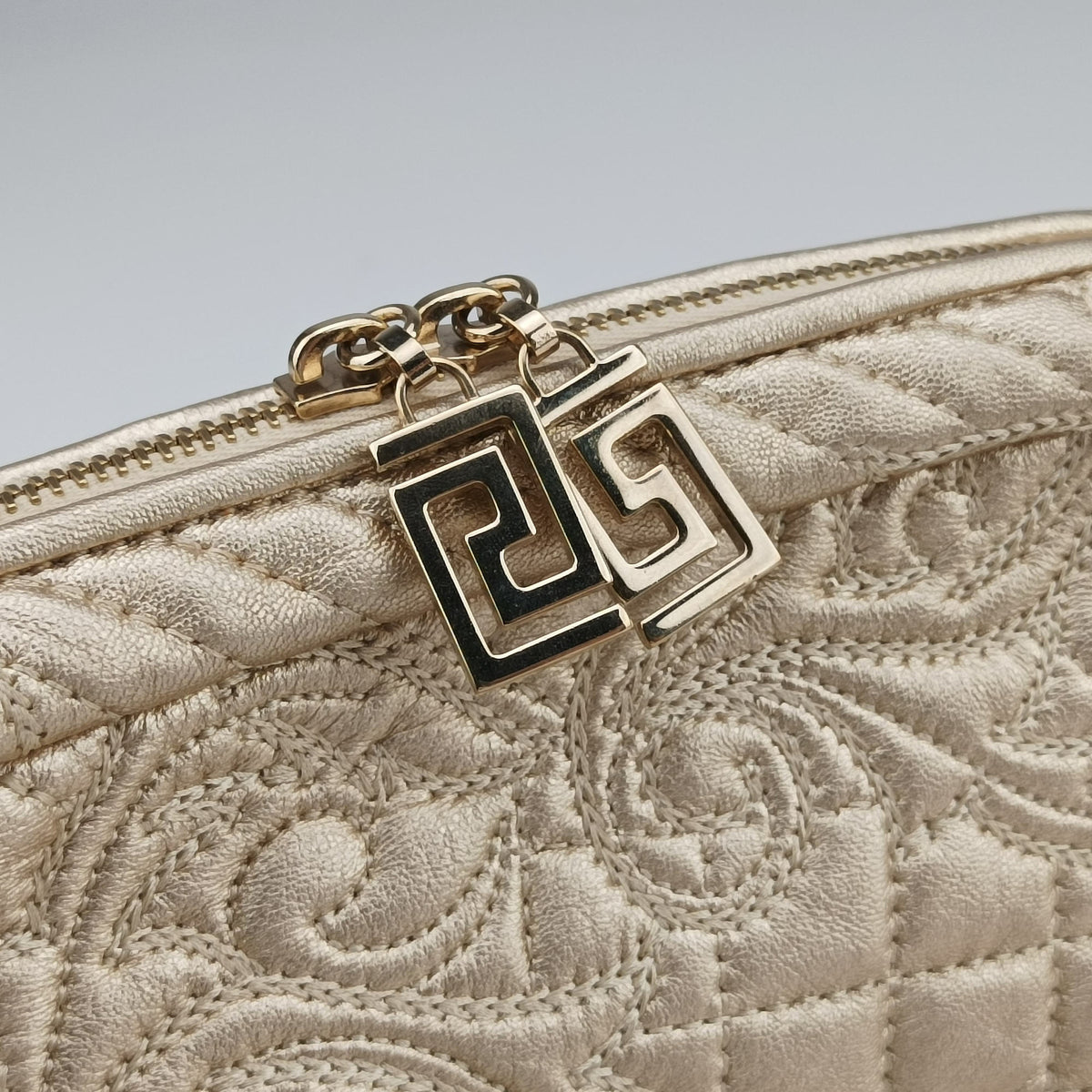 Pre-owned VERSACE Medusa Charm Vanitas Golden Leather  shoulderbag | stylenewstar