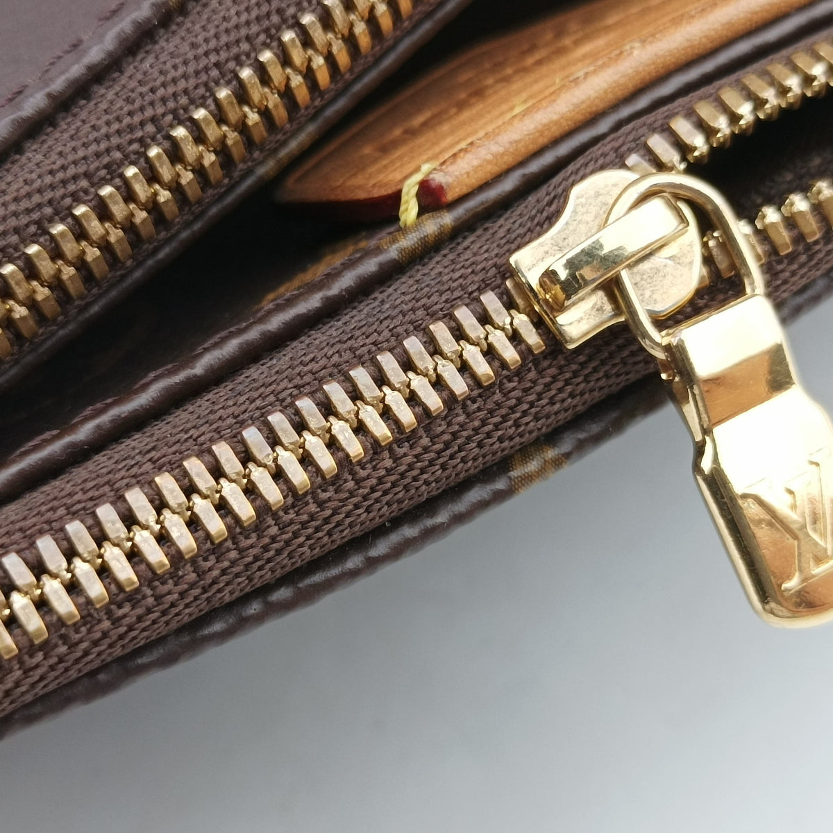 Pre-owned Louis Vuitton Multipochette Accessoires Brown x Rose Claire Monogram canvas M44840 shoulderbag | stylenewstar