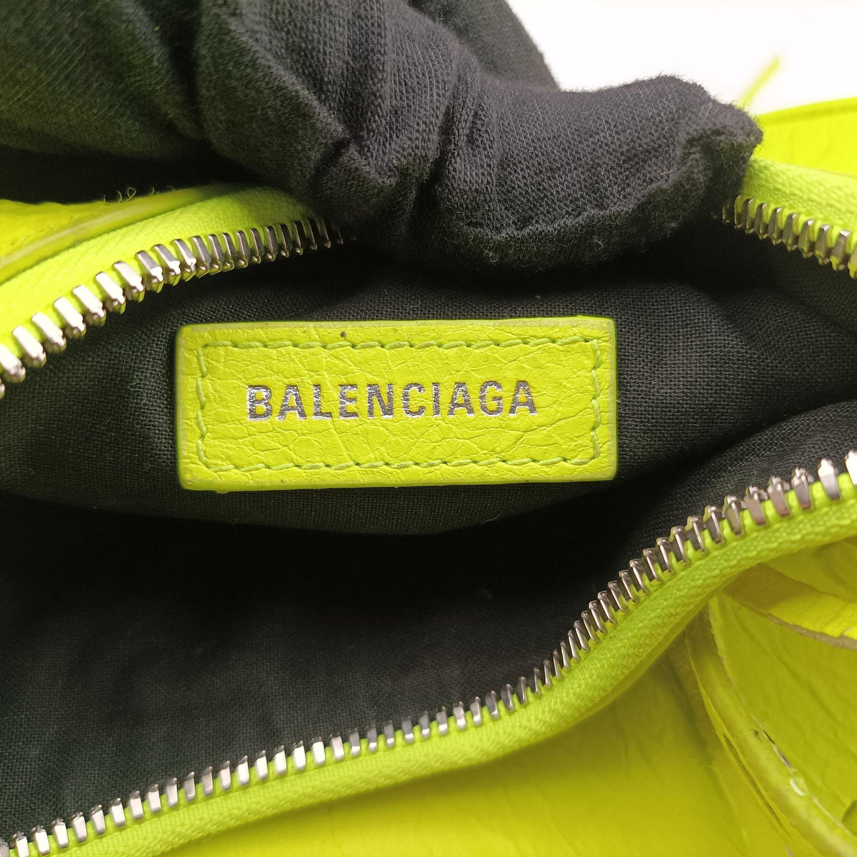 Pre-owned Balenciaga Le Cagole Green lambskin  shoulderbag | stylenewstar