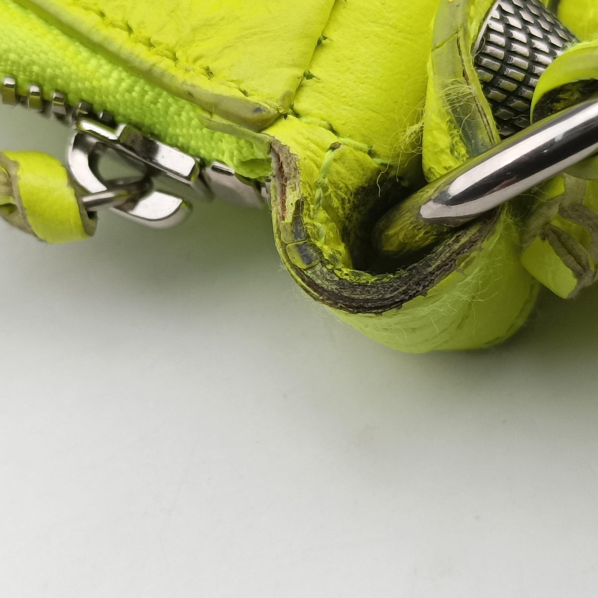 Pre-owned Balenciaga Le Cagole Green lambskin  shoulderbag | stylenewstar