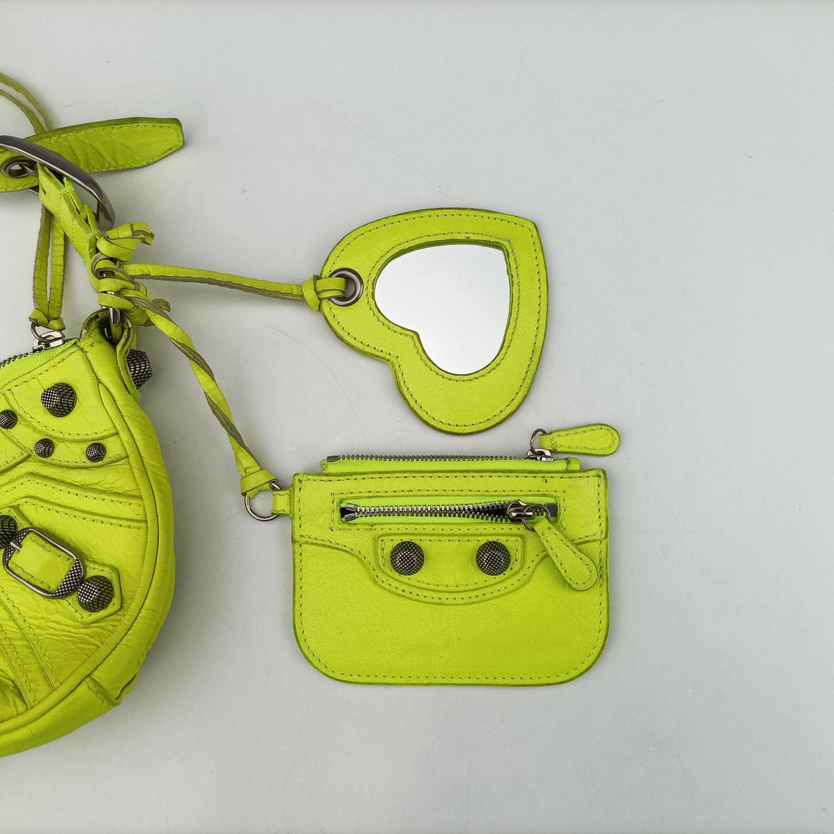 Pre-owned Balenciaga Le Cagole Green lambskin  shoulderbag | stylenewstar