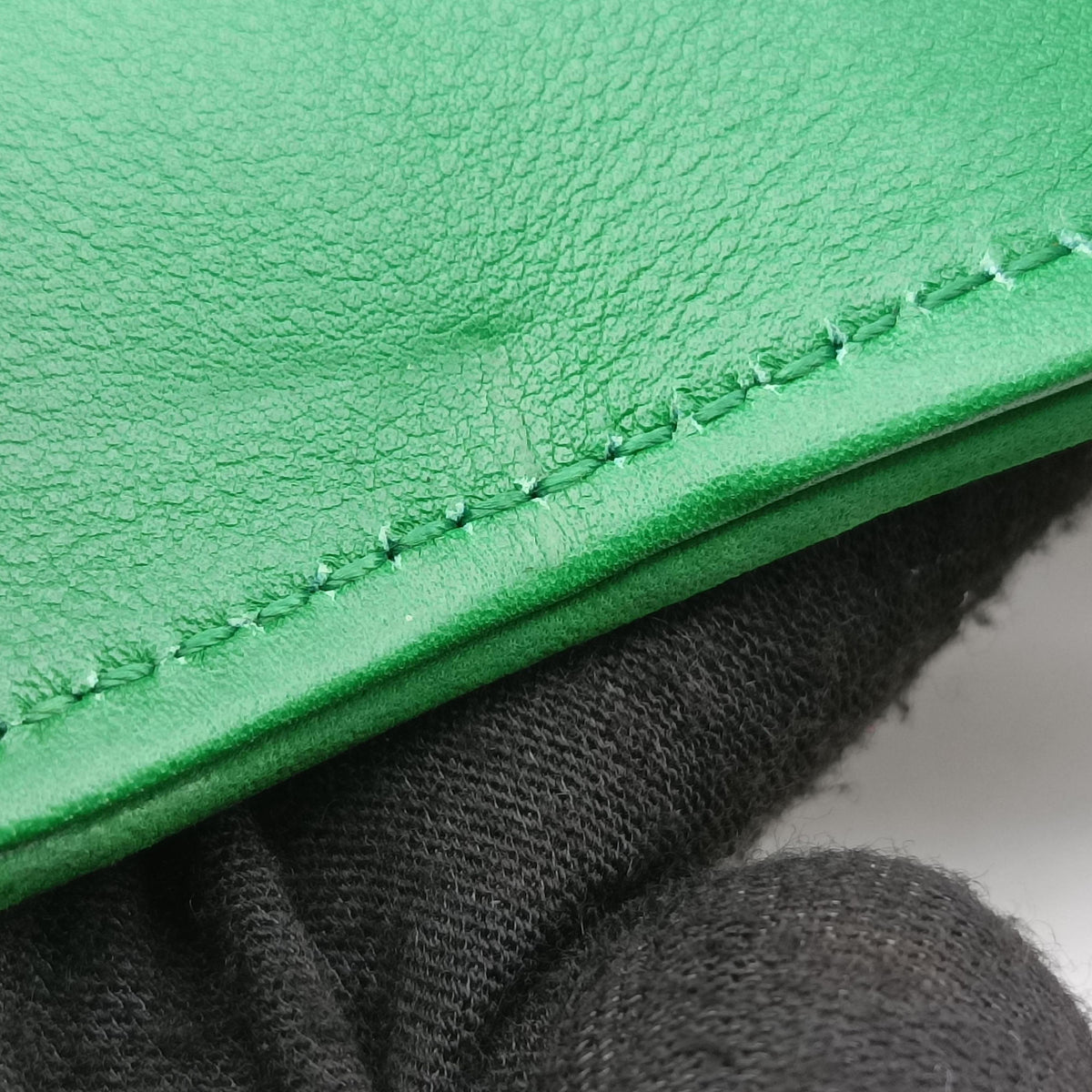 Secondhand Gucci Nubuck Tigrette Chain Green suede 290684 shoulderbag | stylenewstar